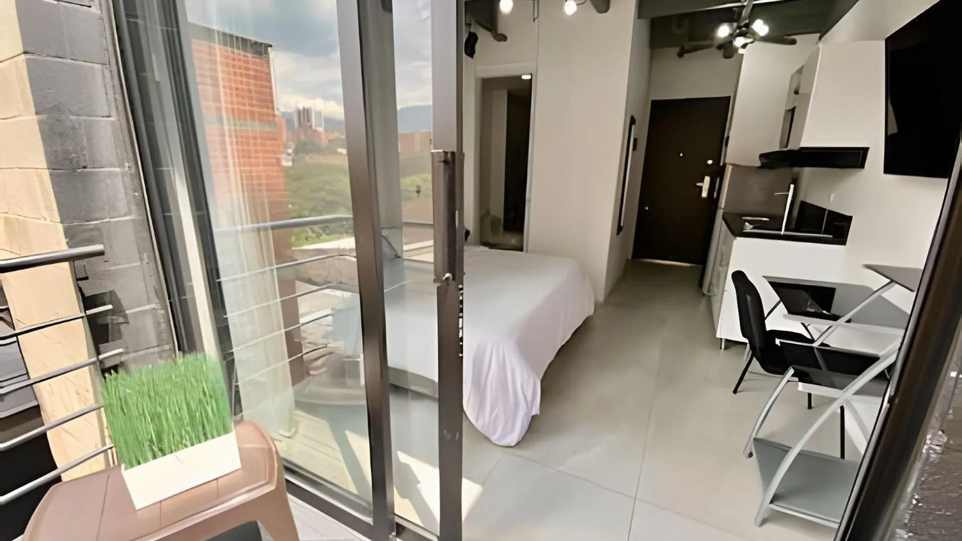 Apartaestudio Luxury En Laureles-La 70 C/Balcon メデジン 0*,