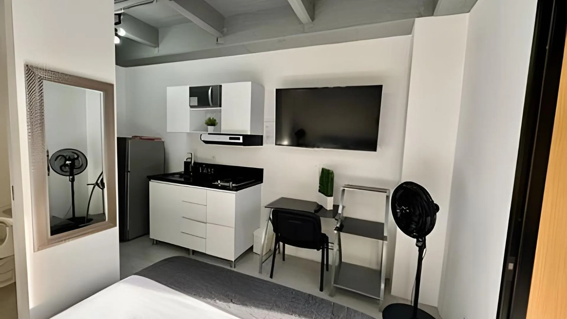 アパート Apartaestudio Luxury En Laureles-La 70 C/Balcon メデジン