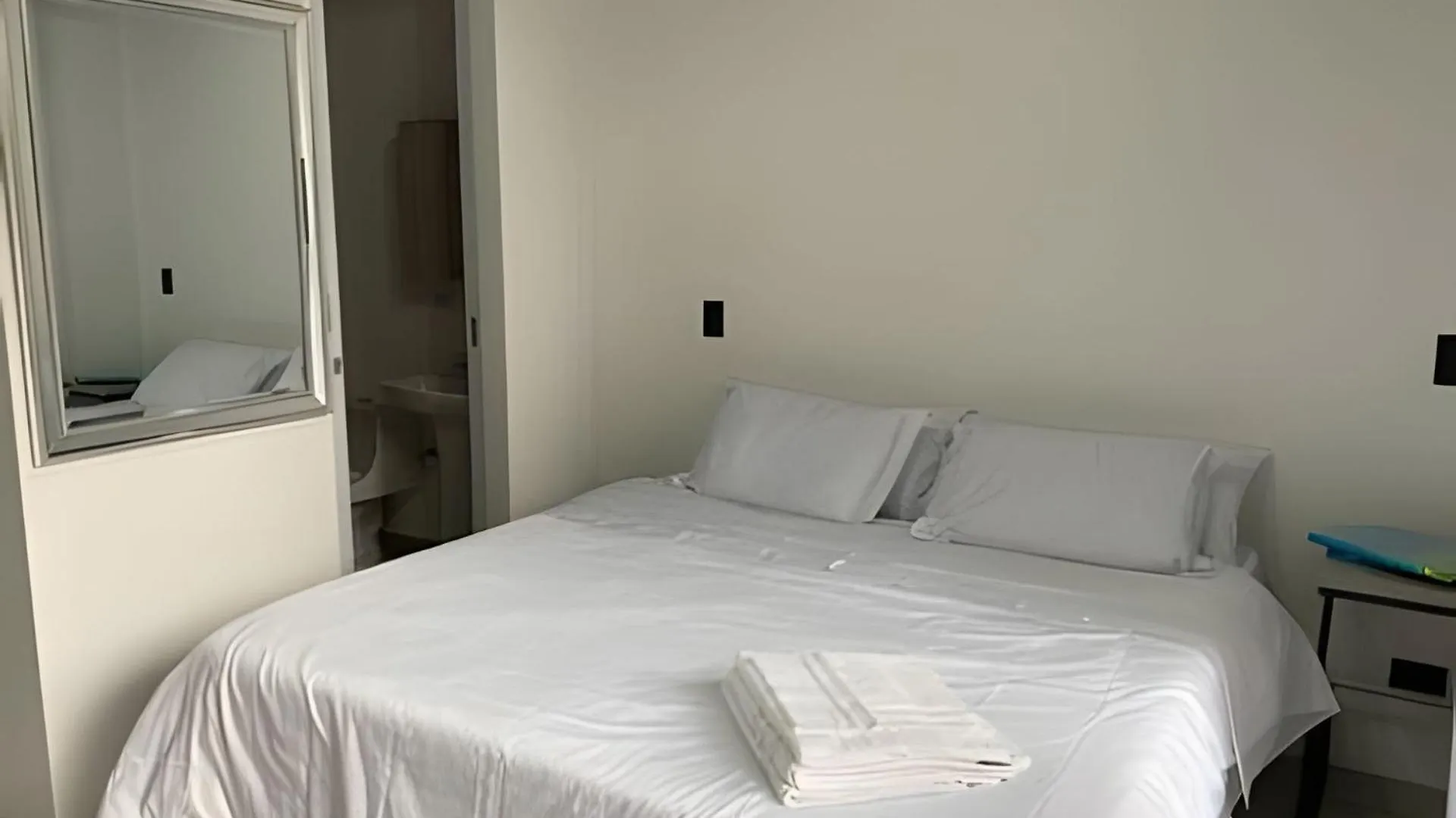 Apartaestudio Luxury En Laureles-La 70 C/Balcon 메딜린 아파트