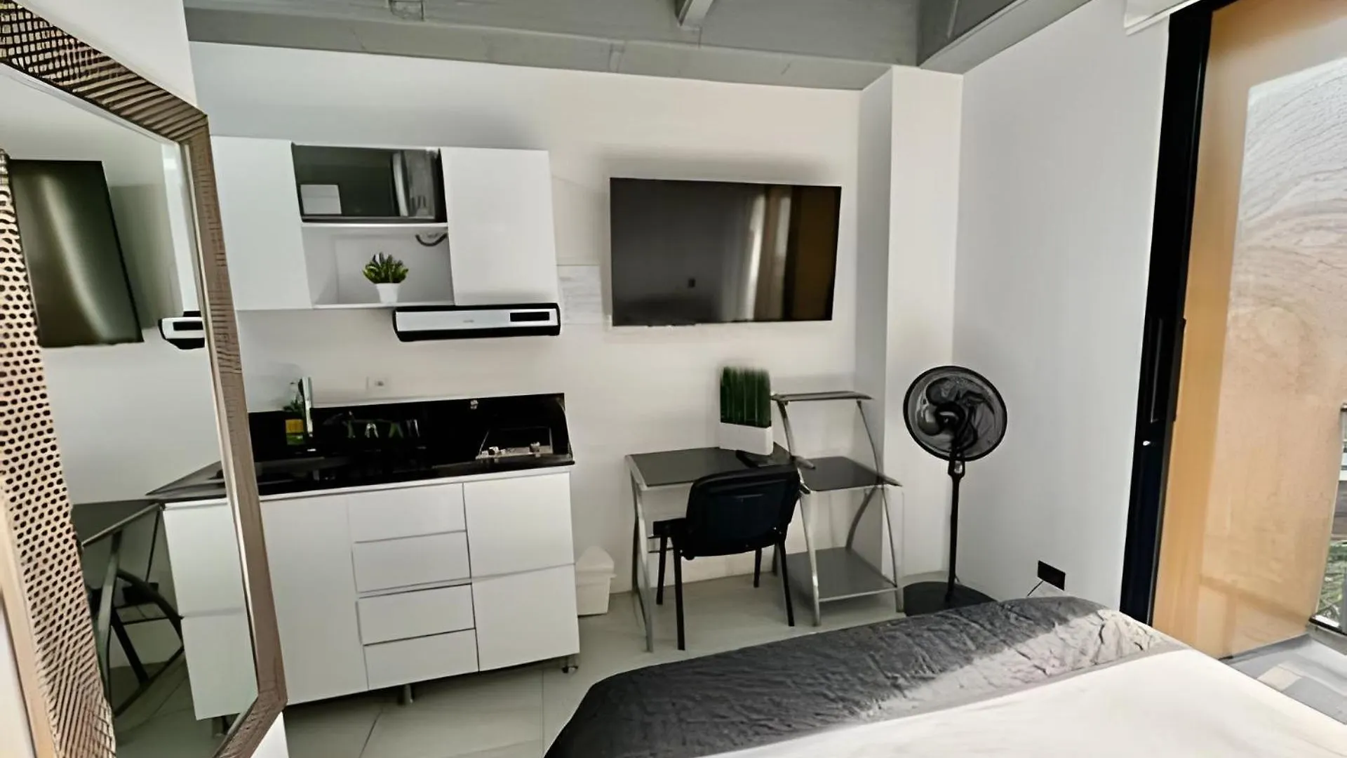 아파트 Apartaestudio Luxury En Laureles-La 70 C/Balcon 메딜린 콜롬비아