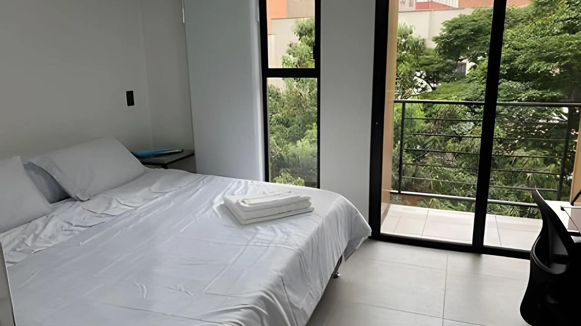 Apartaestudio Luxury En Laureles-La 70 C/Balcon 메딜린