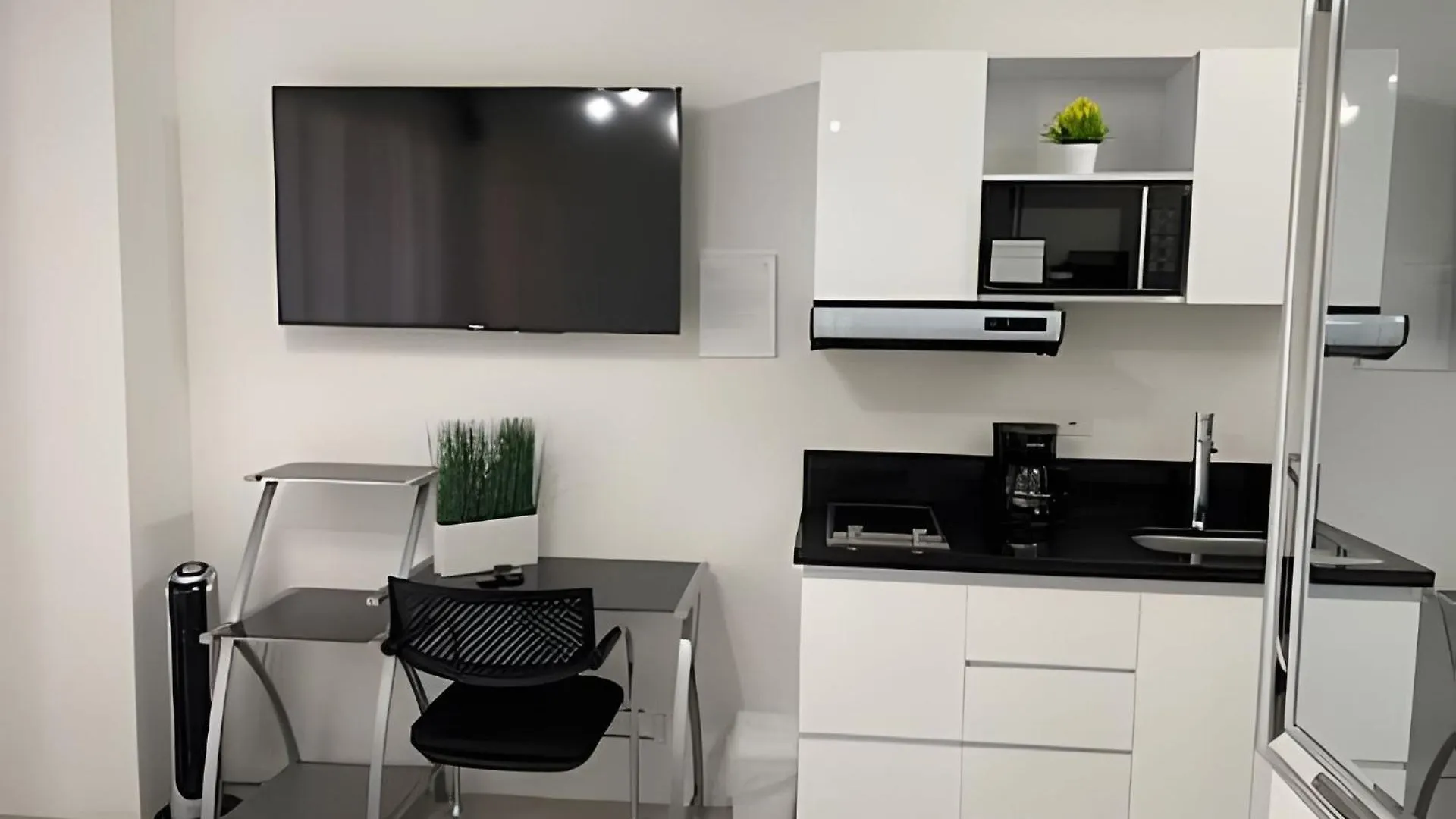 Apartaestudio Luxury En Laureles-La 70 C/Balcon 메딜린 0*,