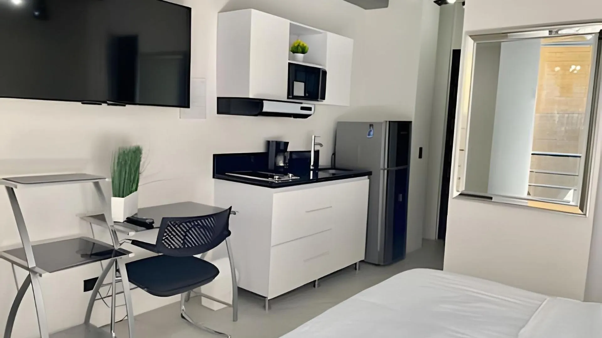 Apartaestudio Luxury En Laureles-La 70 C/Balcon 메딜린 아파트