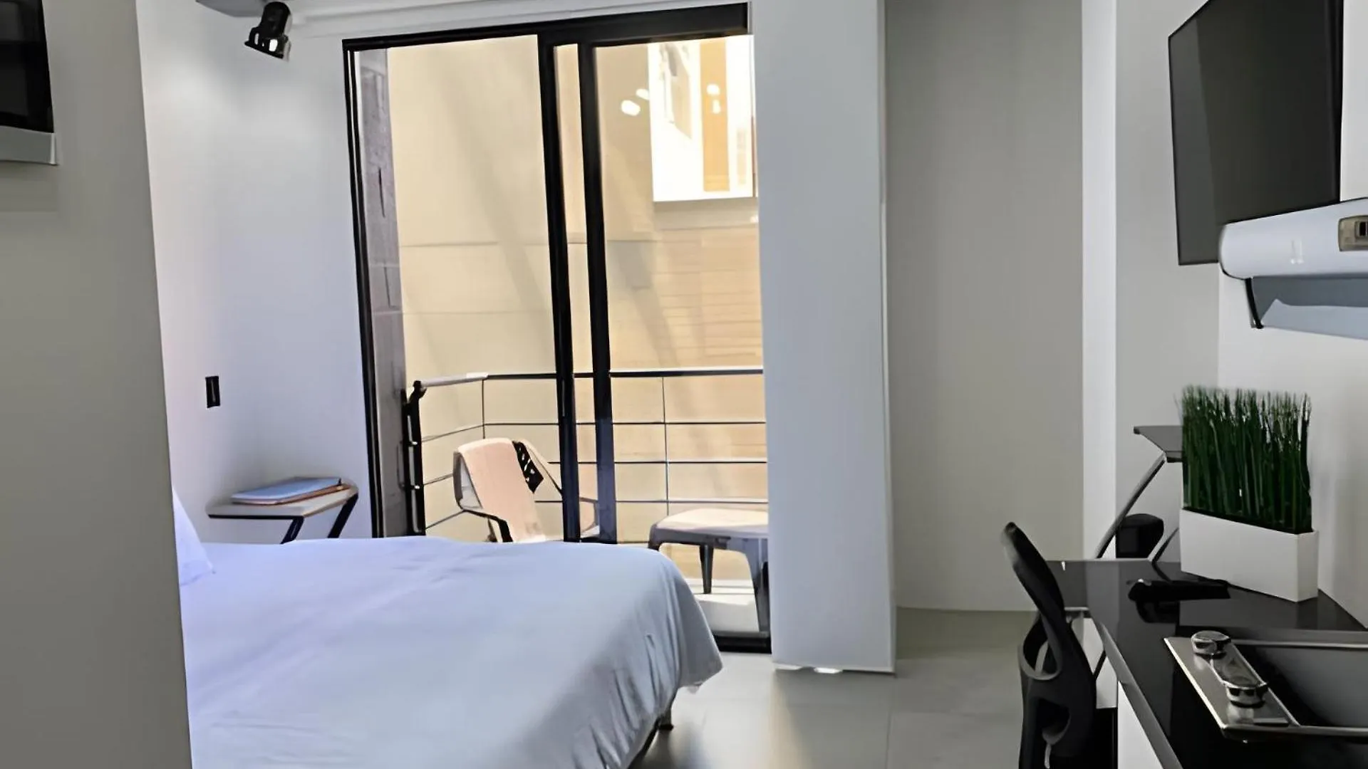 Apartaestudio Luxury En Laureles-La 70 C/Balcon 메딜린 아파트