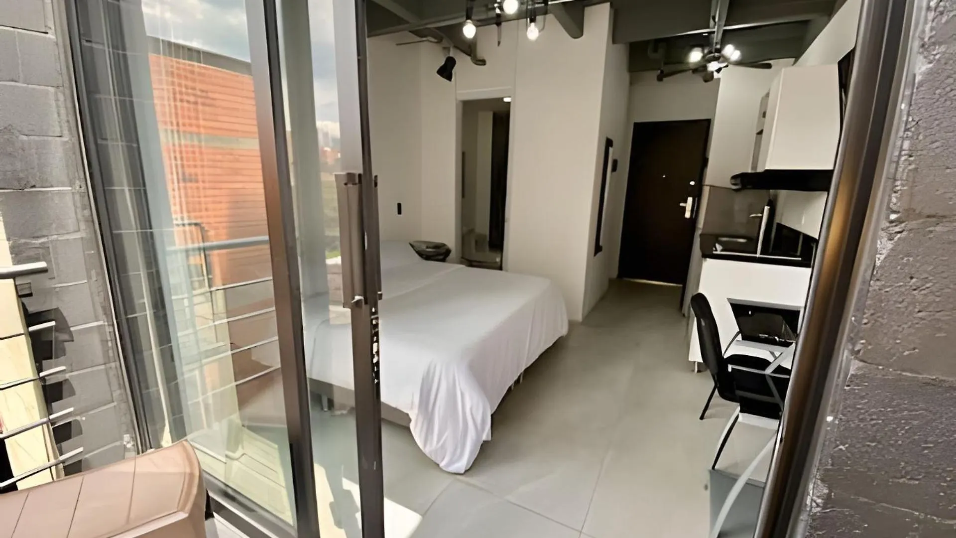Apartaestudio Luxury En Laureles-La 70 C/Balcon 메딜린