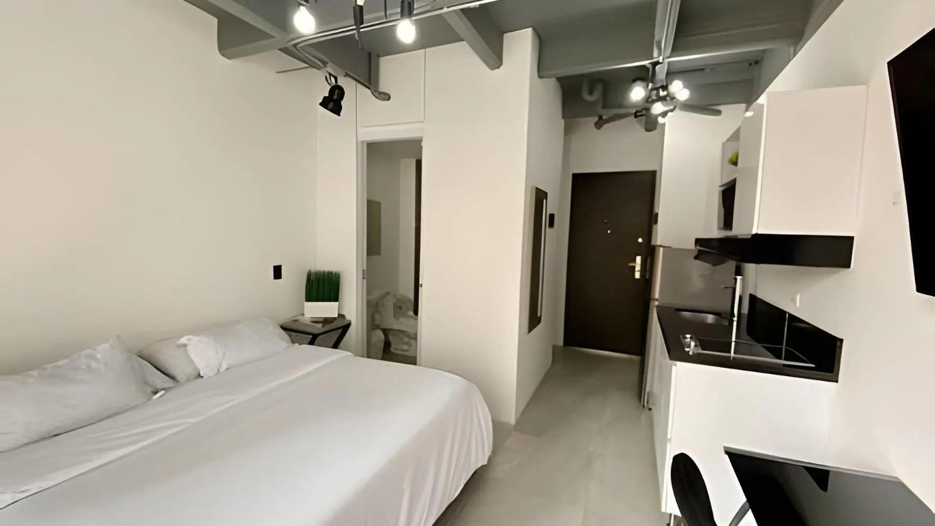 Apartaestudio Luxury En Laureles-La 70 C/Balcon 메딜린 아파트