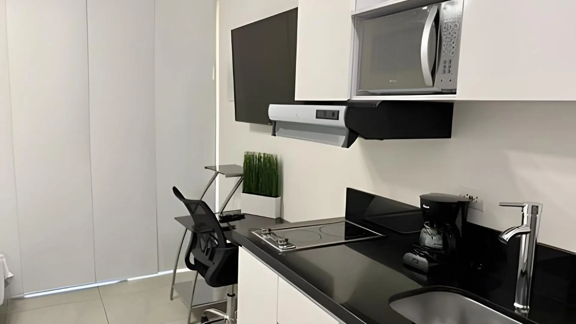 Apartaestudio Luxury En Laureles-La 70 C/Balcon 메딜린 아파트