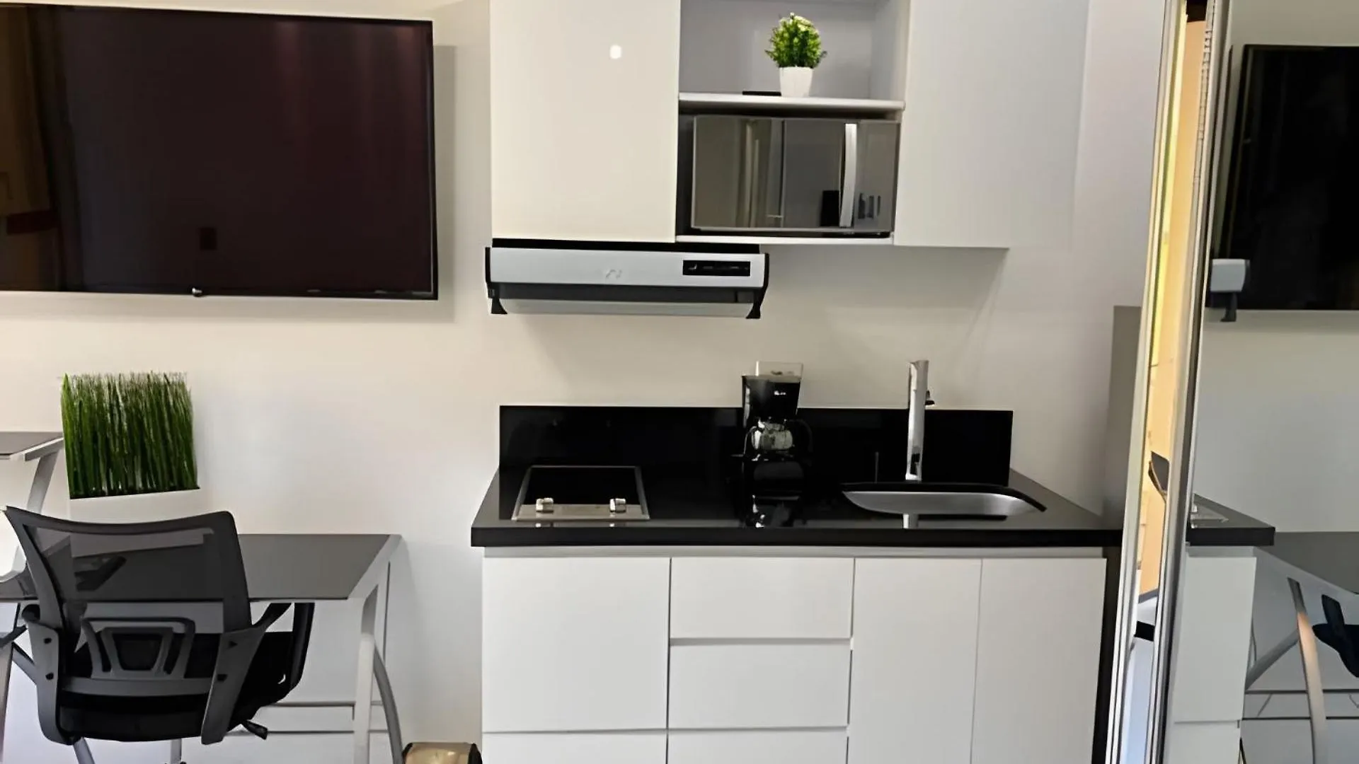 Apartaestudio Luxury En Laureles-La 70 C/Balcon 메딜린