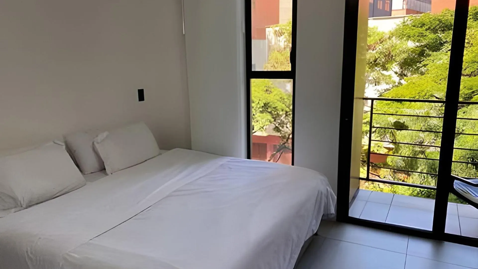 Apartaestudio Luxury En Laureles-La 70 C/Balcon 메딜린 0*,  콜롬비아
