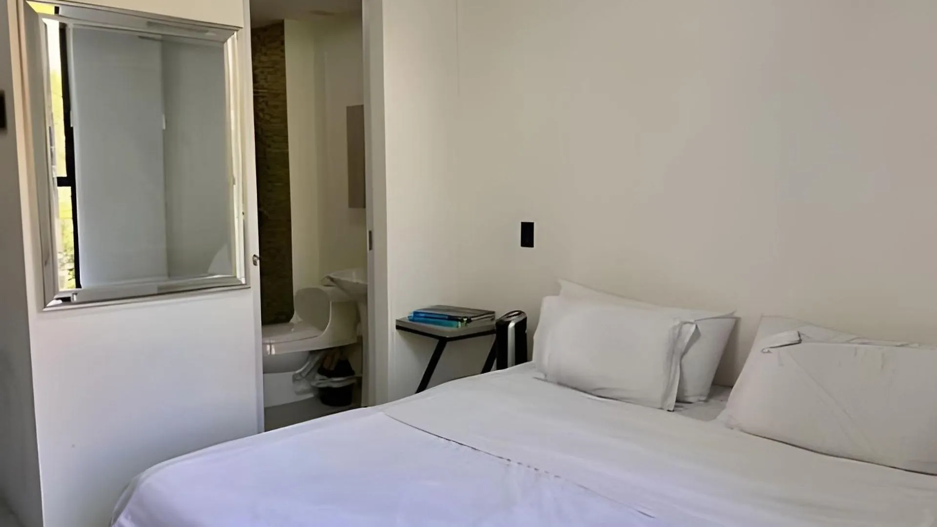Apartaestudio Luxury En Laureles-La 70 C/Balcon 메딜린