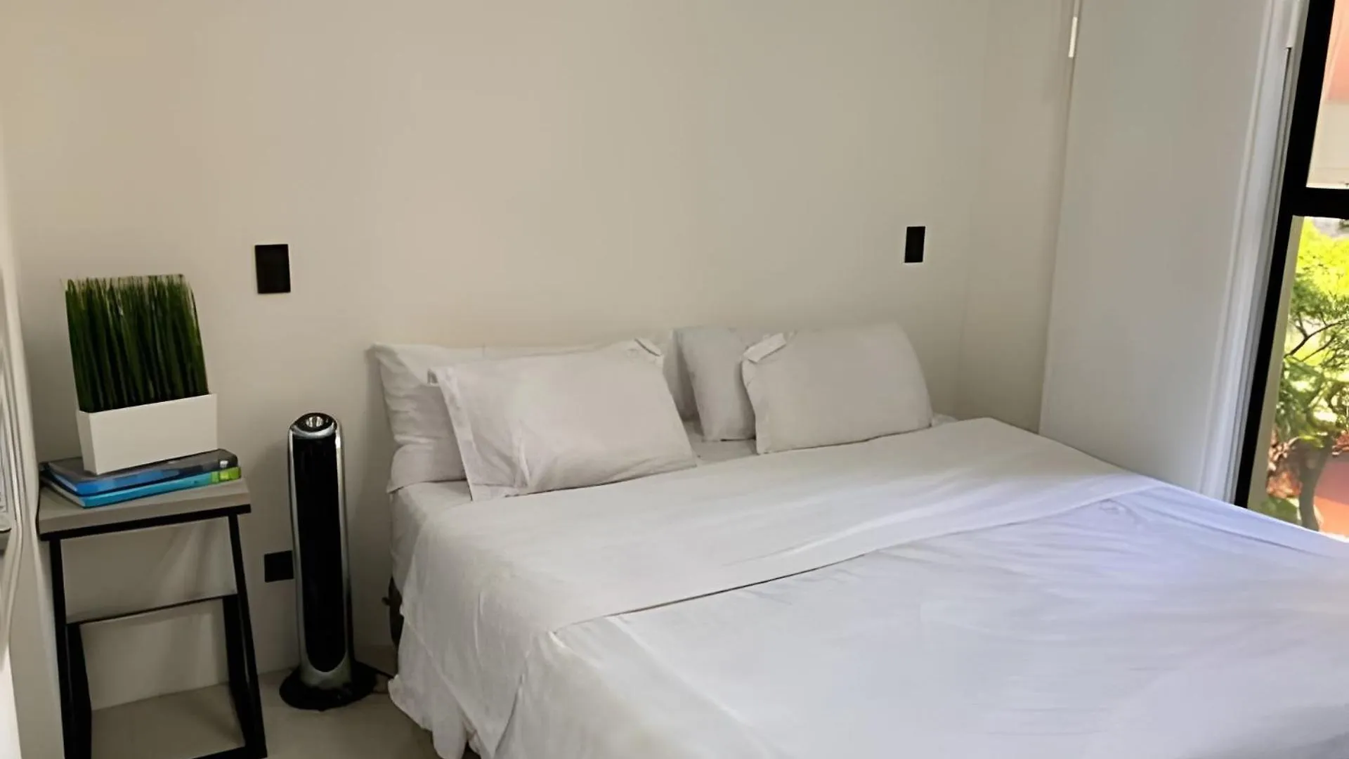 아파트 Apartaestudio Luxury En Laureles-La 70 C/Balcon 메딜린 콜롬비아