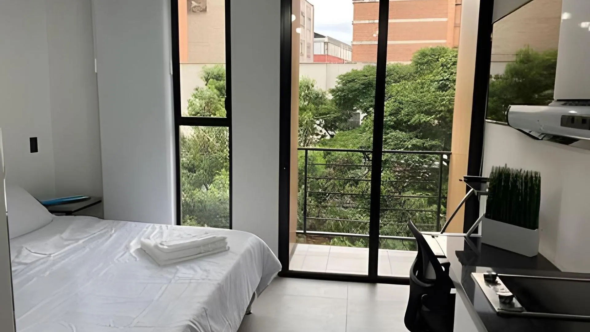 Apartaestudio Luxury En Laureles-La 70 C/Balcon 메딜린 아파트