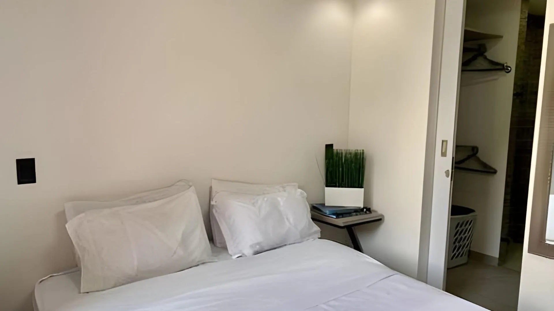 Apartaestudio Luxury En Laureles-La 70 C/Balcon 메딜린 0*,  콜롬비아